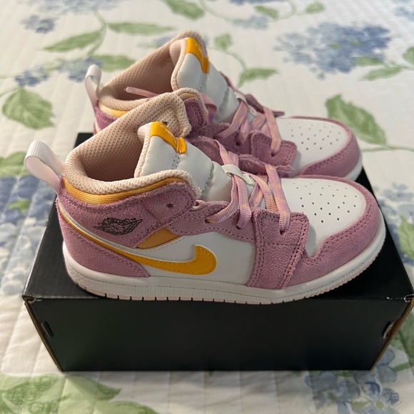 Jordan 1 Mid 7c - Picture 3 of 4